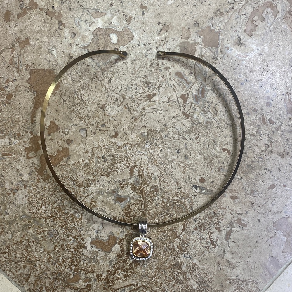 Elegant Gold Tone and Silver Tone Pendant Necklace